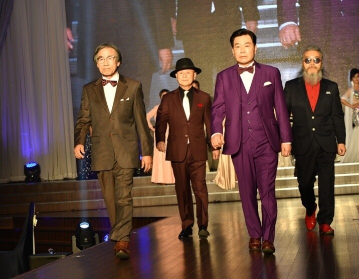 "나이는 숫자"…시니어모델 50인, 옥천서 런웨이 오른다