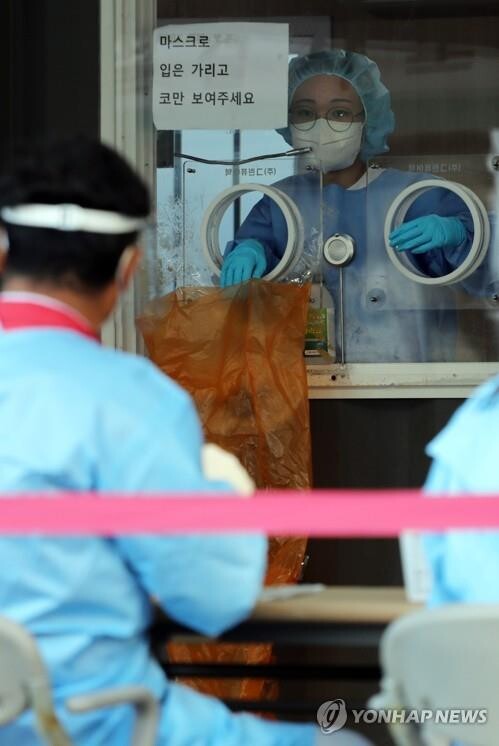 (LEAD) New cases stay in 1,000s for 5th day amid signs of slowdown