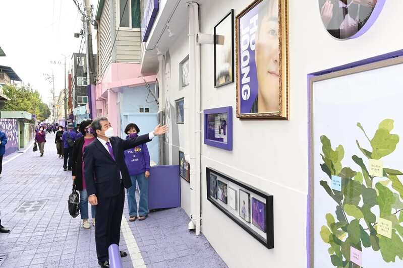 보라색 거리를 걸어보세요…김천 연화지 관광특화거리 준공