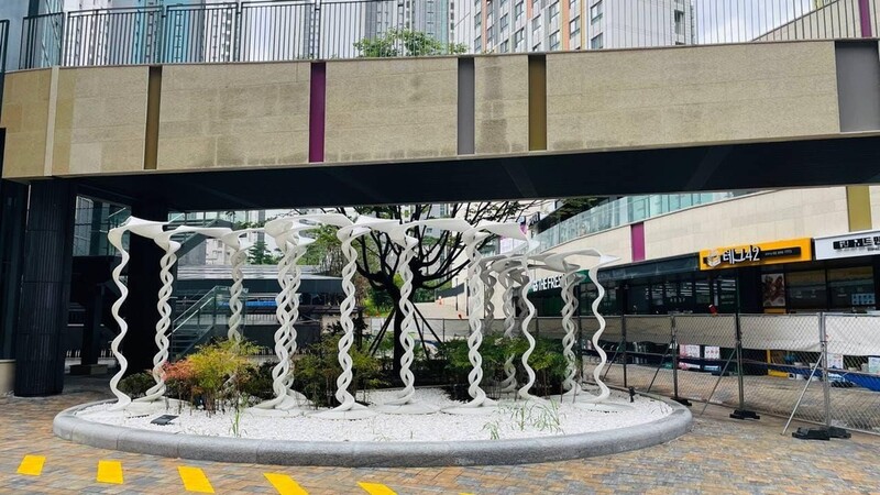 새로운 공공미술 시도…예술가 24팀 참여한 복합단지