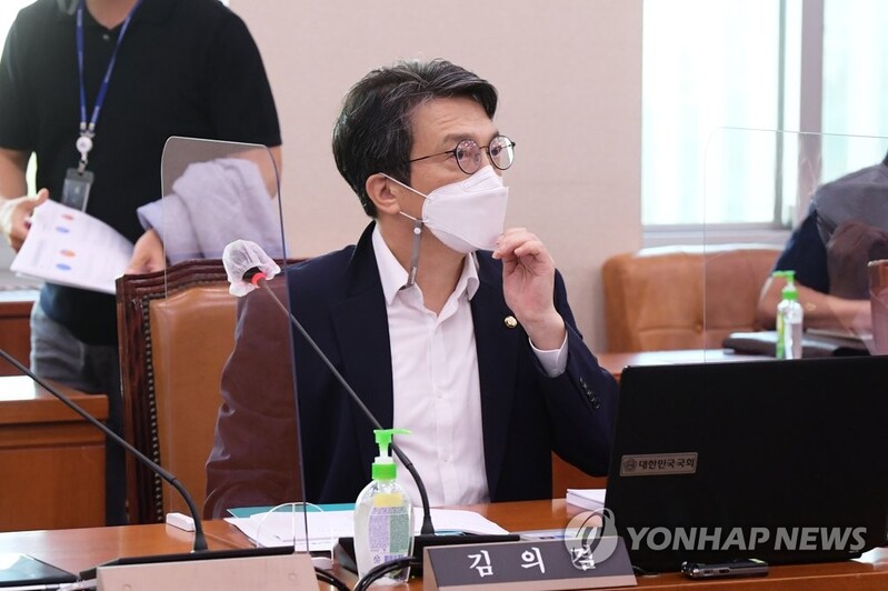 김의겸, 국감장서 '성인물 콘텐츠' 노출…"주의 기울이겠다"