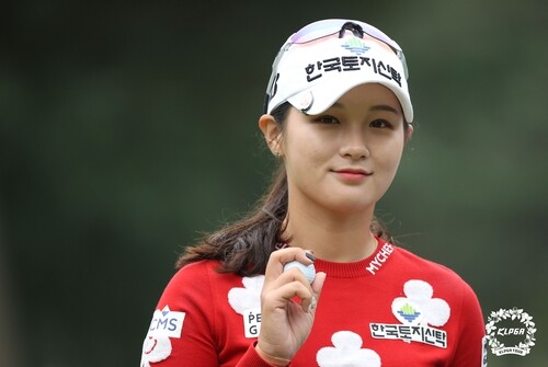 '고향'에서 우승 도전 박현경 "코스는 훤한데 부담감과 싸움"(종합)