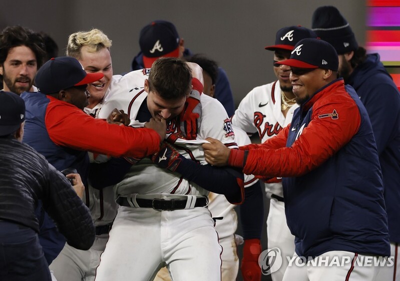 보스턴, PS 최초로 1∼2회 연속 만루포…애틀랜타 NLCS 기선제압(종합)