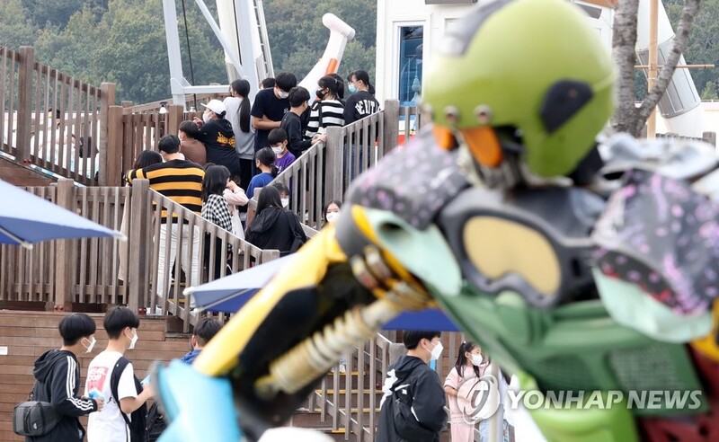 "힘든 시기 잘 견뎠어 이젠 꽃길만"…전국 '위드 코로나' 기지개