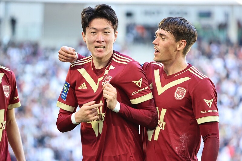 황의조, 환상 감아차기로 낭트전서 시즌 4호 골 폭발