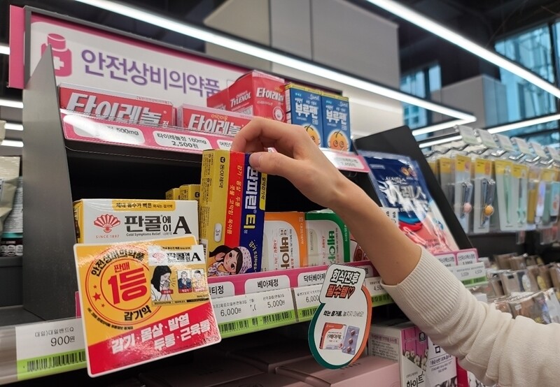 가을 깜짝 한파에 편의점 감기약 매출 급증…겨울상품 판매도↑