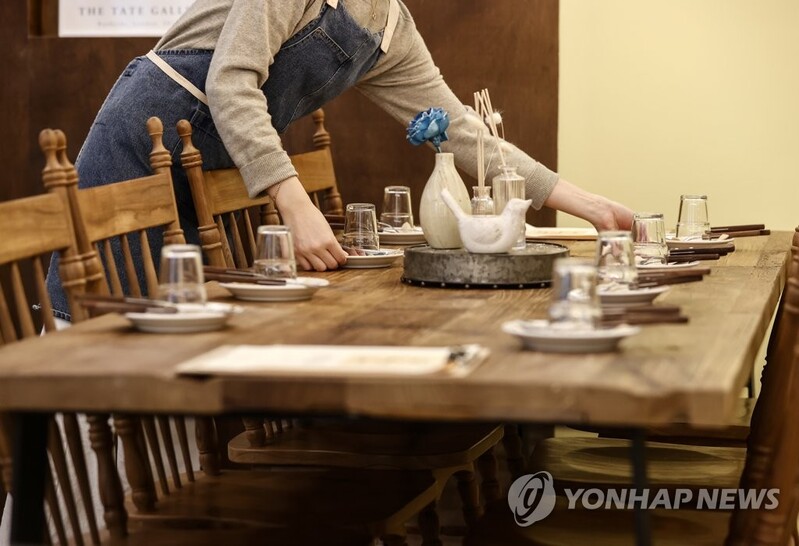 No. of employees in food service segment rebounds amid job recovery