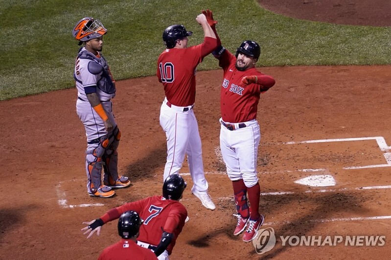 슈워버 만루포·알투베 실책…보스턴, ALCS 2승 1패