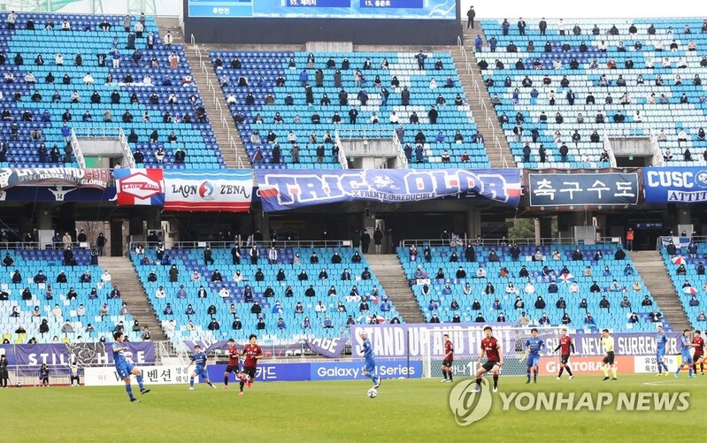 Under newly loosened rules, K League stadiums to welcome fans back on weekend