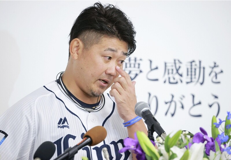 마운드 떠나는 마쓰자카 "엉뚱한 곳에 날아간 공에 은퇴 결심"