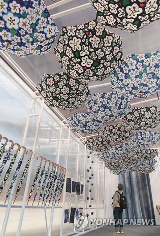 Colorful art projects pep up Joseon-era royal palace