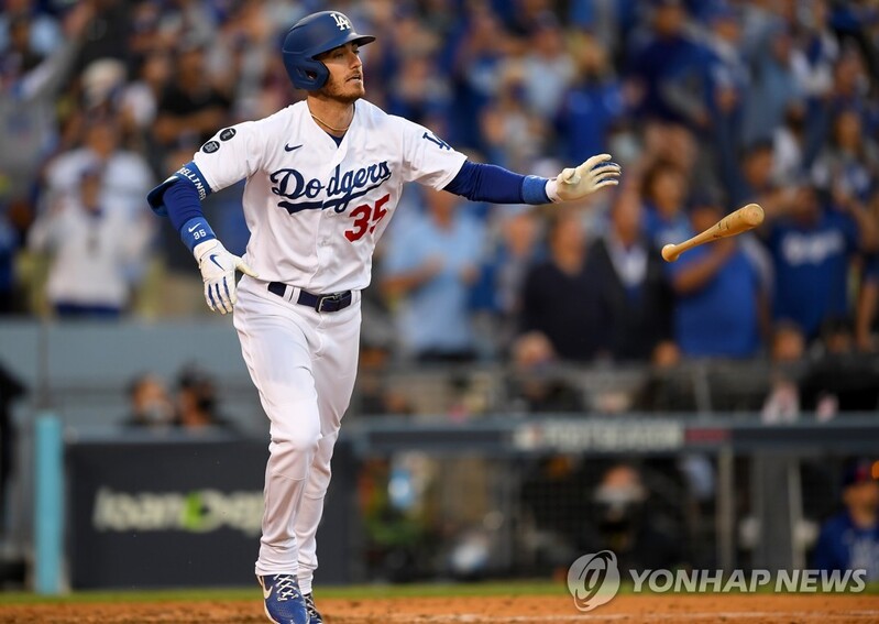 다저스, NLCS 3차전서 극적인 역전승…벨린저 8회 동점 스리런