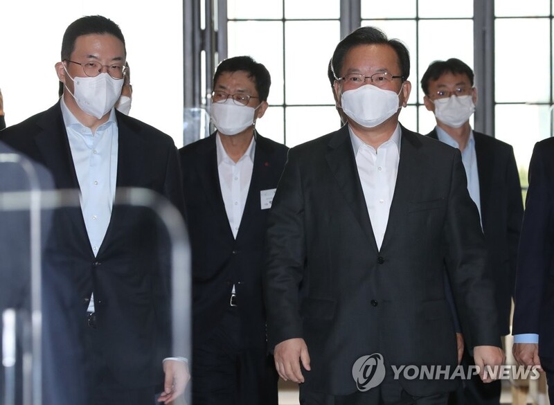 (LEAD) LG Group promises to create 39,000 youth jobs in 3 yrs: gov't