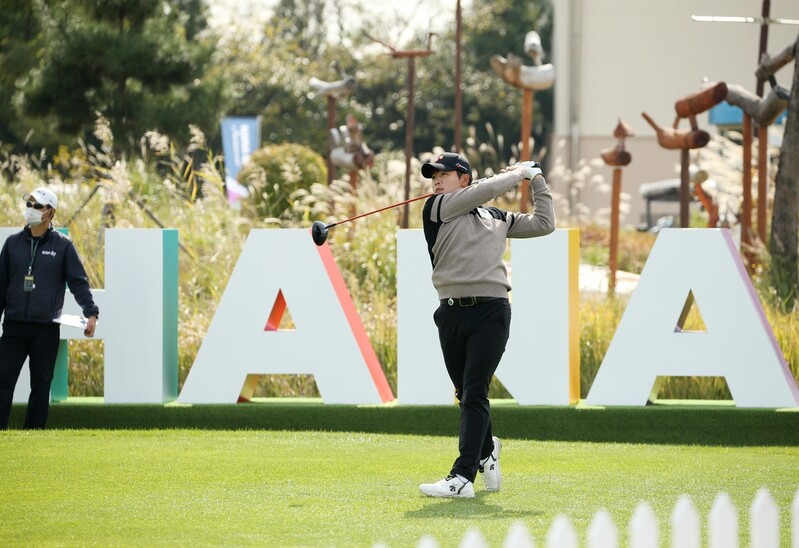 PGA 다녀온 김민규, 하나은행 인비테이셔널 첫날 8언더파 선두