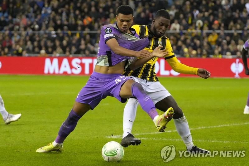 손흥민·케인 없이 원정 떠난 토트넘, 피터세에 0-1 패…조 3위