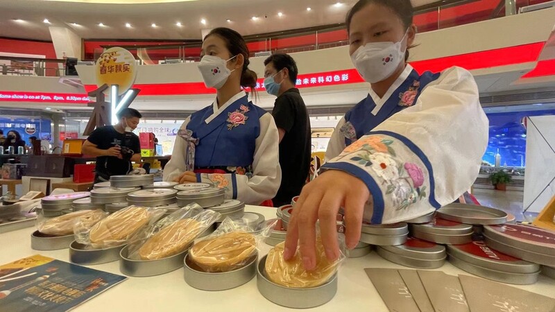 [르포] 상하이 동방명주에까지 진출한 '오겜 속 달고나'