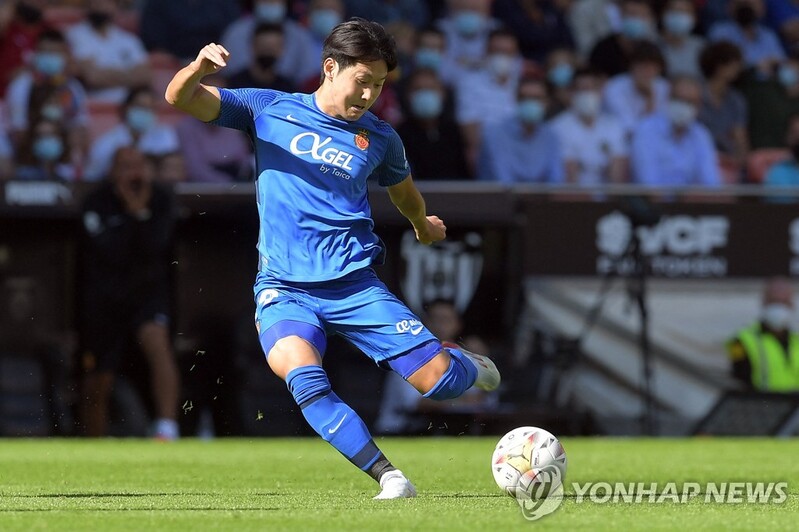 이강인, 친정팀 발렌시아와 첫 대결서 시즌 1호 도움 뒤 퇴장(종합)