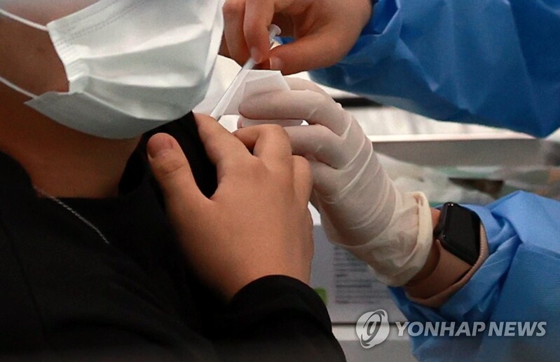 (LEAD) New virus cases below 1,500 amid progress in vaccination campaign