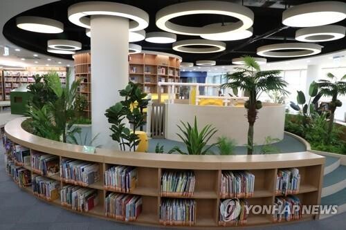 [톡톡 지방자치] "여기 도서관 맞아요?"…놀이터로 변신하는 전주 도서관