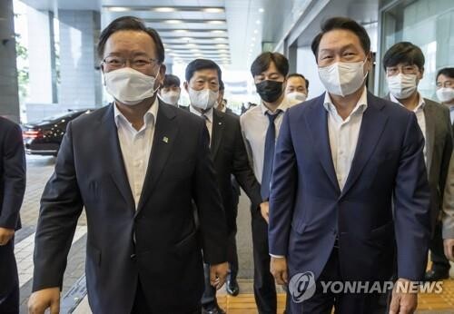 SK Group vows to create 27,000 youth jobs over next 3 yrs: gov't