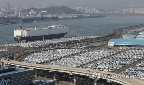 Exports tipped to grow 26 pct in Oct. on chips, autos: poll