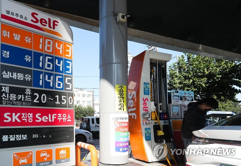 (3rd LD) S. Korea to cut fuel taxes by record 20 pct amid soaring oil prices