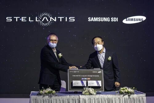 Chiefs of Samsung SDI, Stellantis meet in Hungary following U.S. battery plant deal