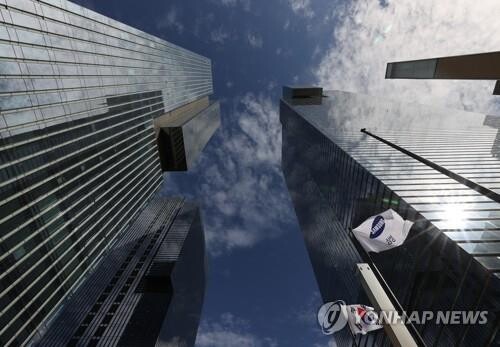 Samsung logs record sales, 3-year-high operating profit in Q3 on buoyant chip biz
