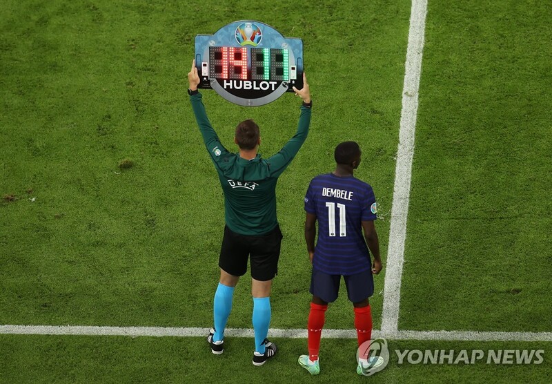 코로나 사라져도 '선수교체 5명' 유지…IFAB 영구 도입 권고