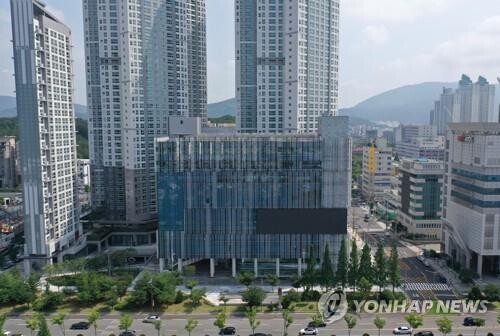 SM타운 임시 개관 무산…창원시, 정상화 방안 요구 최후통첩