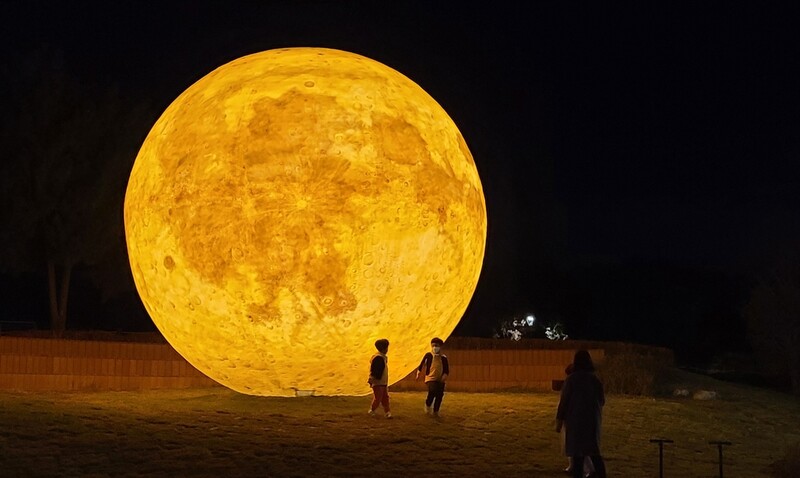 [픽!강릉] 다섯 개의 달 경포…달이 하나 더 늘었다