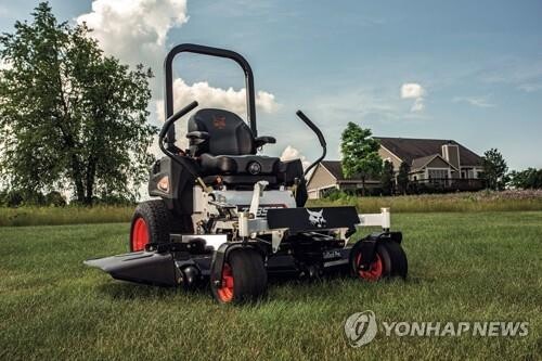 (LEAD) Doosan Bobcat Q3 net down 21.2 pct on FX losses