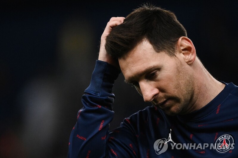 또 몸 안 좋은 메시, 하프타임 교체…PSG는 선두 질주