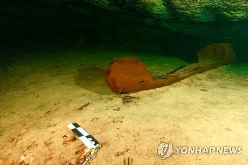 멕시코서 1천년 전 마야시대 카누 발견…"상태 온전"