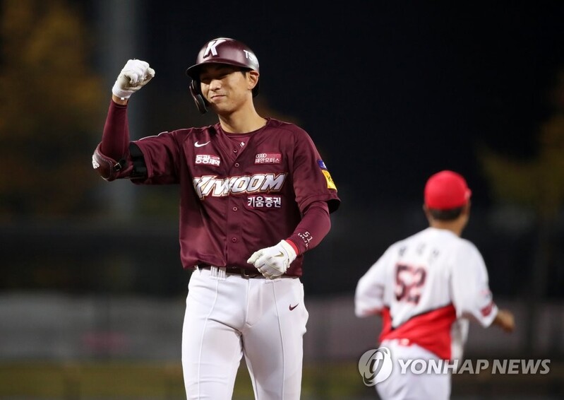 2nd-generation hitting machine wins 1st KBO batting title, 37 yrs after father