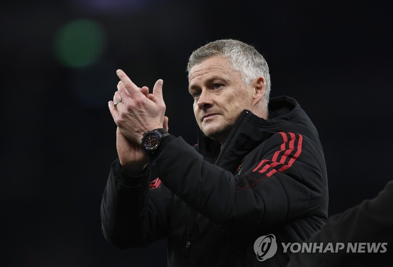 '다 바꾼' 맨유 솔샤르 감독, 산투와 경질 더비서 '방긋'