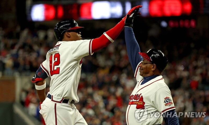 '스완슨-솔레르 백투백포' 애틀랜타, 휴스턴에 역전승 '3승 1패'