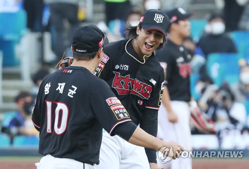(LEAD) Venezuelan ace Cuevas pitches Wiz to 1st Korean Series in gutsy performance