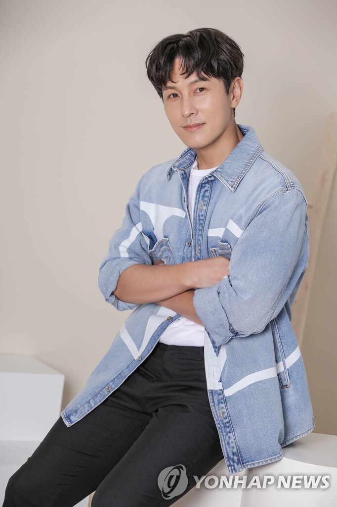 김동완, 성매매 '이수 옹호' 글 논란…"과음에 판단력 흐려져"