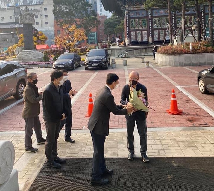 부당해고 조계종 노조원들 2년5개월만에 출근…"개혁 위해 정진"