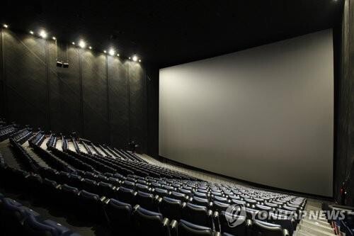 용산 IMAX관 '듄' 상영 중 또 사고…이번엔 화면에 벌레 그림자