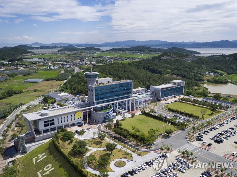 잊을만하면 염전노예?…신안군 강력한 인권기본조례 만든다