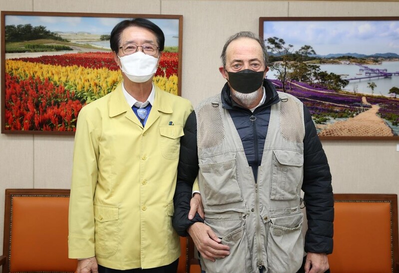 "따뜻한 마음에 반했다"…매그넘포토스 작가가 만난 신안 섬
