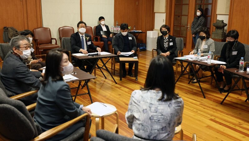 황희 문체부 장관 "사립미술관 지원 방안 마련하겠다"