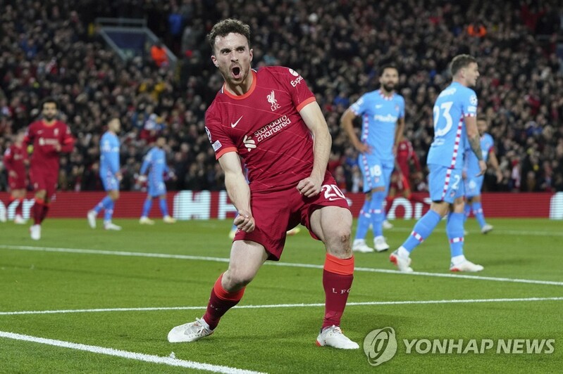 리버풀, 10명 싸운 아틀레티코 2-0 격파…UCL 16강 진출