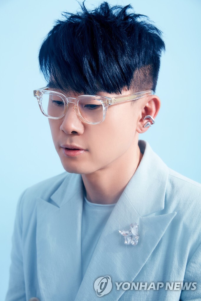 이승환, 2년 만에 발라드로 돌아온다…18일 신곡 '어쩜' 공개