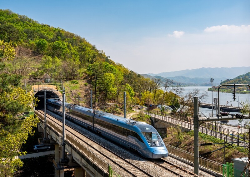 S. Korea aims to replace most diesel train cars with electric units