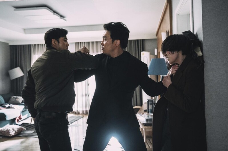 Actor Yoon Kye-sang boasts of doing stunts in new action fantasy 'Spiritwalker'