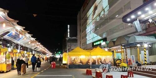 대구 야시장서 즐기는 '오징어 게임'…"조속한 일상 복귀 희망"