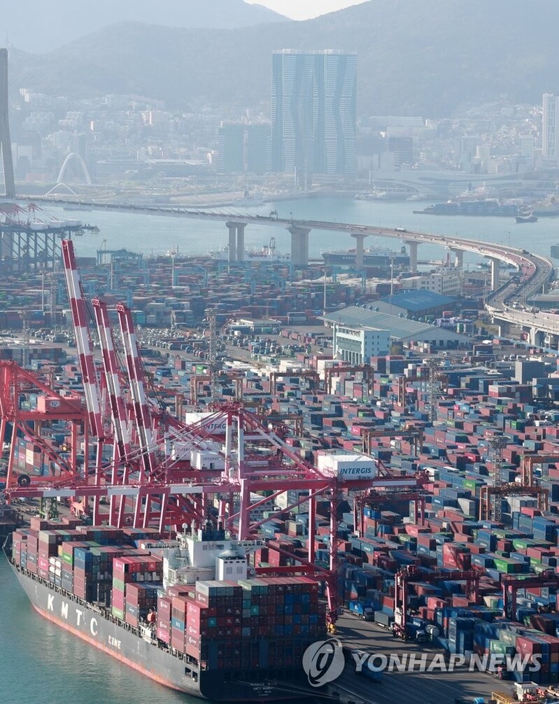 (LEAD) S. Korea logs current account surplus for 17th straight month in Sept. amid brisk exports